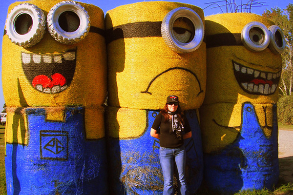 Fotók: óriás Minyonokkal találkozhattok egy kis magyar falu mellett