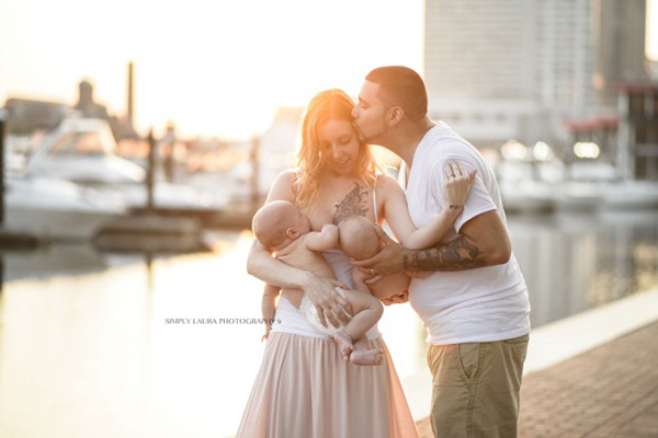 Felháborodást váltottak ki a szoptató anyák fotói - Nézd meg te is!