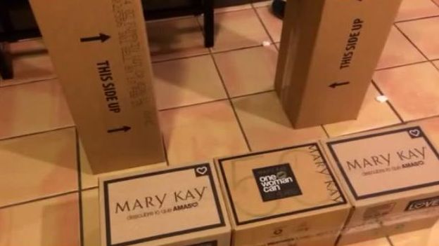 Karácsonyi kandalló kartondobozból - Így készül a látványos ünnepi dekoráció lépésről lépésre