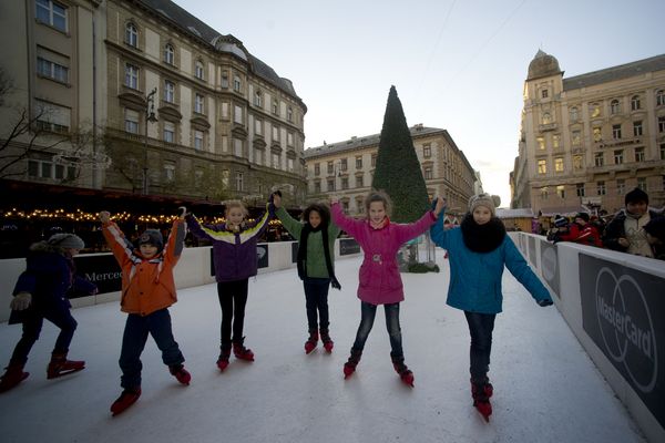 Ingyenes korcsolyapályák Budapesten: 6 szuper hely, ahova menjetek el a gyerekkel