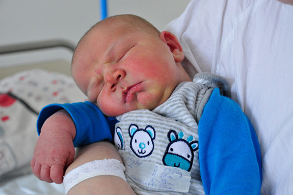 Óriásbaba született Kecskeméten! Nézd, milyen aranyos a kisfiú - Fotók!