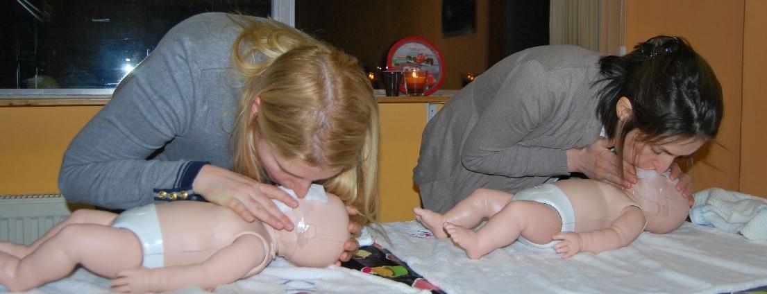 Újraélesztés menete csecsemőknél, kisgyermekeknél: ezt kell tenned lépésről lépésre! - A mentőtiszt tanácsai