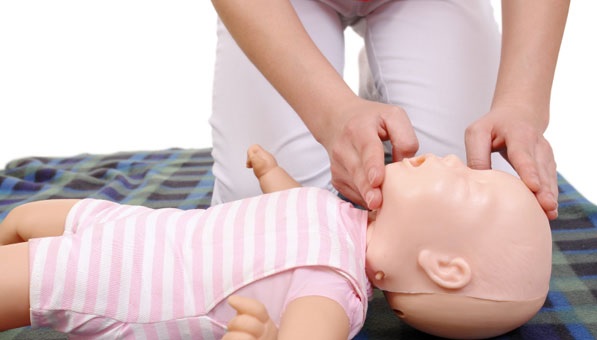 Újraélesztés babáknál, kisgyermekeknél: ezt kell tenned, ha leáll a gyermek légzése! Lépésről lépésre útmutató