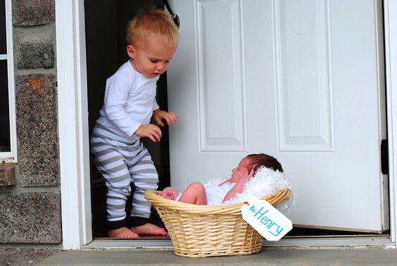 Megszületett a kisbabád? Fotókon 11 aranyos és vicces ötlet, hogyan tudasd az örömhírt