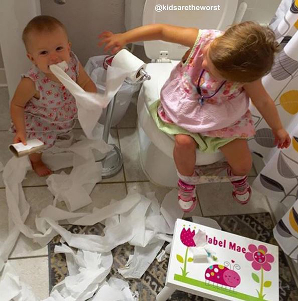 Vicces fotók: 13 kisgyerek, akire pár percig nem figyeltek a szülei