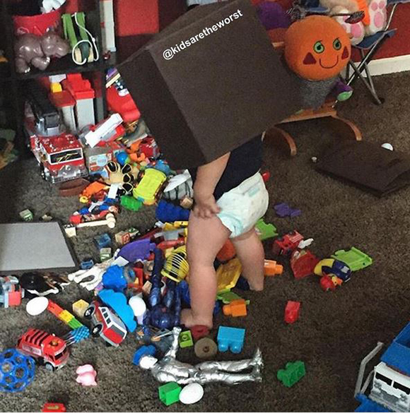 Vicces fotók: 13 kisgyerek, akire pár percig nem figyeltek a szülei