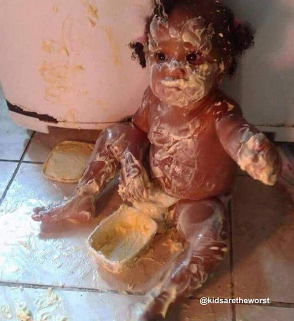 Vicces fotók: 13 kisgyerek, akire pár percig nem figyeltek a szülei