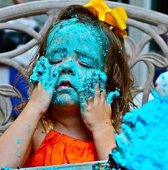 Vicces fotók: 13 kisgyerek, akire pár percig nem figyeltek a szülei