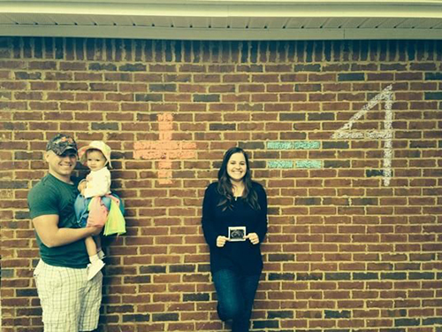 Jön a második baba? 17 aranyos fotós ötlet, hogyan jelentheted be az örömhírt a rokonoknak, ismerősöknek