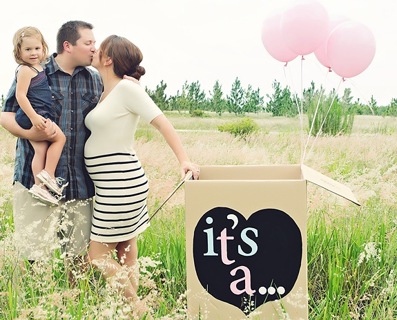Kislányod születik vagy kisfiad? 13 aranyos fotós ötlet, hogyan jelentsd be a baba nemét a rokonságnak