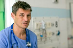 Egyetlen dolog, amivel a legtöbb végzetes gyermekbaleset megelőzhető lenne - Mit javasol a szakorvos?