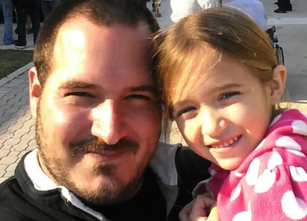 Ezeket a gyönyörű frizurákat egy apuka készítette a kislányának! Annyira szereti őt, hogy még ezt is megtanulta a kedvéért