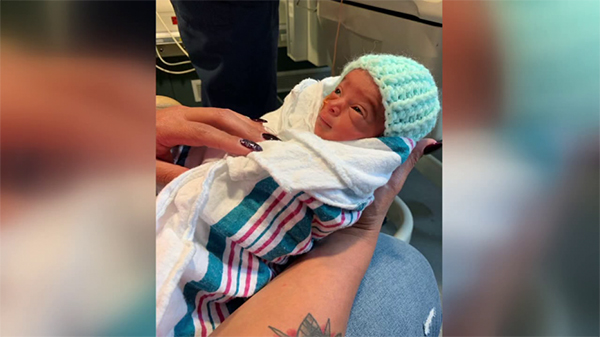 Egészen a szülésig nem tudta az asszony, hogy babát vár! - Azt hitte, csak az állómunka miatt dagadt meg a bokája