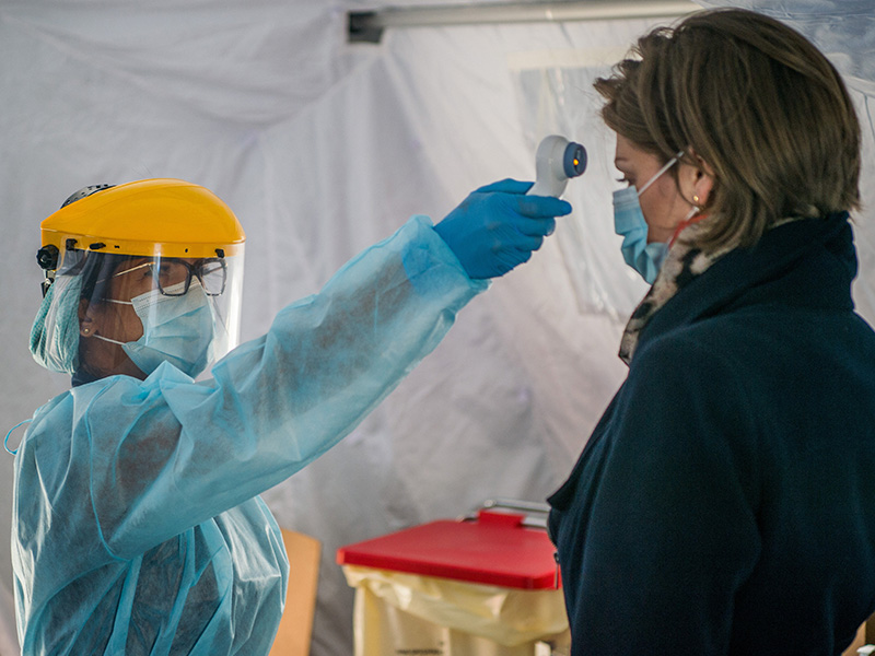 A következő napokban több száz új koronavírusos beteg lehet! - Minden fontos infó, ami elhangzott a mai sajtótájékoztatón