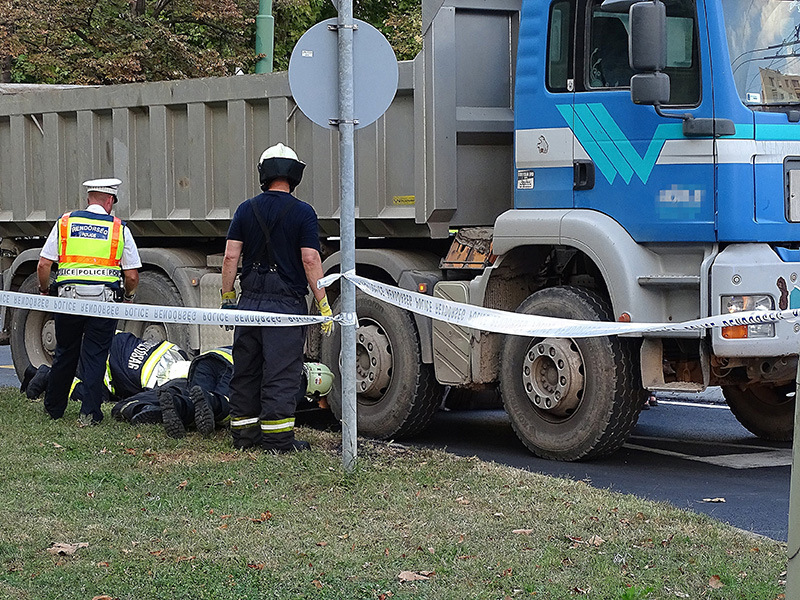 Észre sem vette a teherautó sofőrje, hogy elgázolt egy kislányt Szegeden - Kiderültek a hétfői tragédia részletei