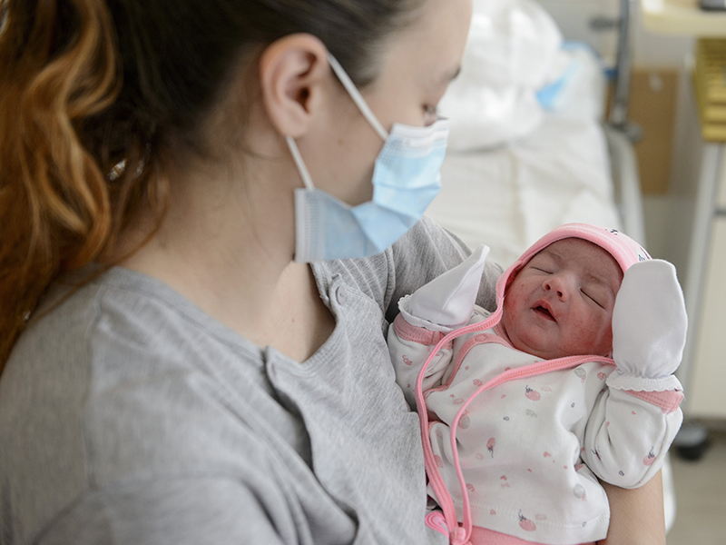 Újévi baba 2021: Egyidőben született az első budapesti és a vidéki újszülött - Tündéri fotókon 2021 első kisbabái