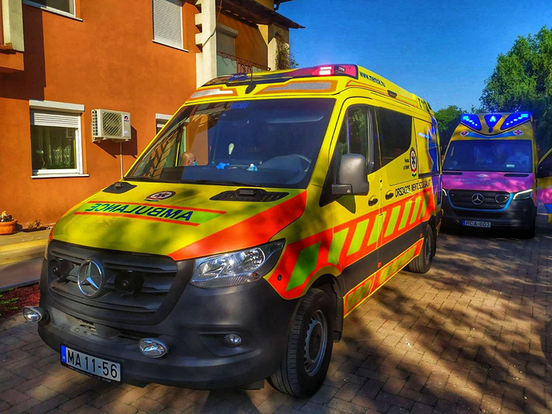 A lépcsőházban megindult a szülés, az egyik szomszéd segítségével jött világra a kis Zalán