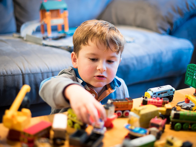 Térbeli tájékozódás fejlesztése játékosan: Ezeket ajánlja a fejlesztőpedagógus, hogy jobban menjen az olvasás, írás, számolás