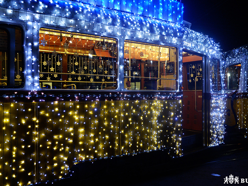 Fényvillamos 2021 menetrend: Ezen az útvonalon közlekednek Budapesten az ünnepi díszbe öltöztetett járművek