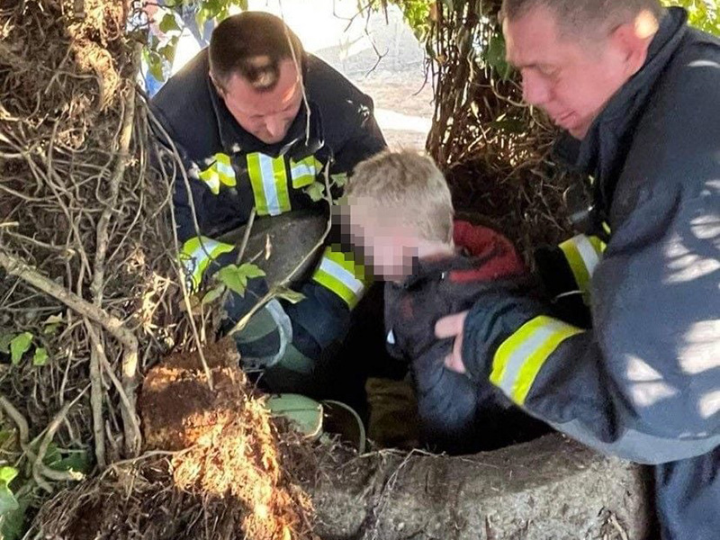 Beesett egy használaton kívüli kútba és 15 métert zuhant egy négyéves kisfiú Fejér megyében - Így sikerült kimenteni