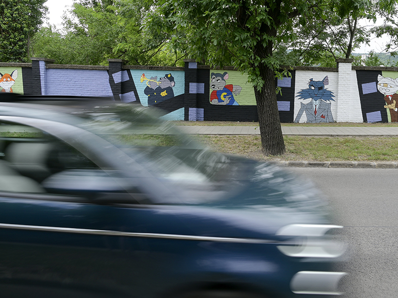 Vuk, Grabowski, Sebaj Tóbiás - Magyar rajzfilmhősöket festettek a Pasaréti út egyik unalmas kerítésére - Nézzétek meg!
