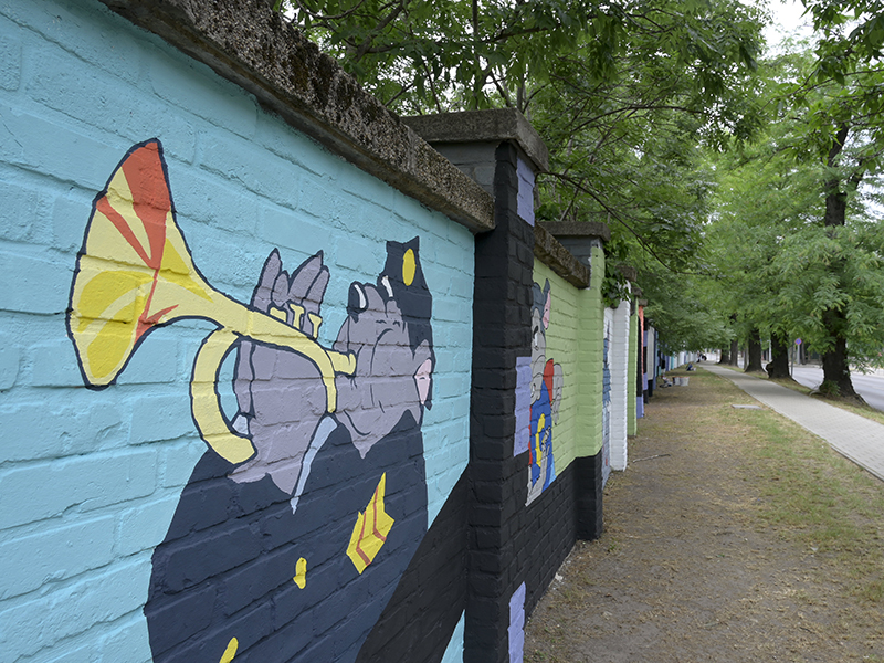 Vuk, Grabowski, Sebaj Tóbiás - Magyar rajzfilmhősöket festettek a Pasaréti út egyik unalmas kerítésére - Nézzétek meg!