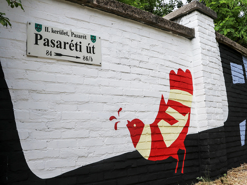 Vuk, Grabowski, Sebaj Tóbiás - Magyar rajzfilmhősöket festettek a Pasaréti út egyik unalmas kerítésére - Nézzétek meg!