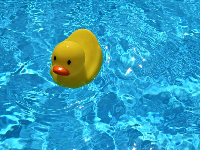 Vízbe fojtotta 2 hónapos kisfiát egy anya Komlón - A nagyszülők találtak rá a kisgyermekre a fürdőkádban