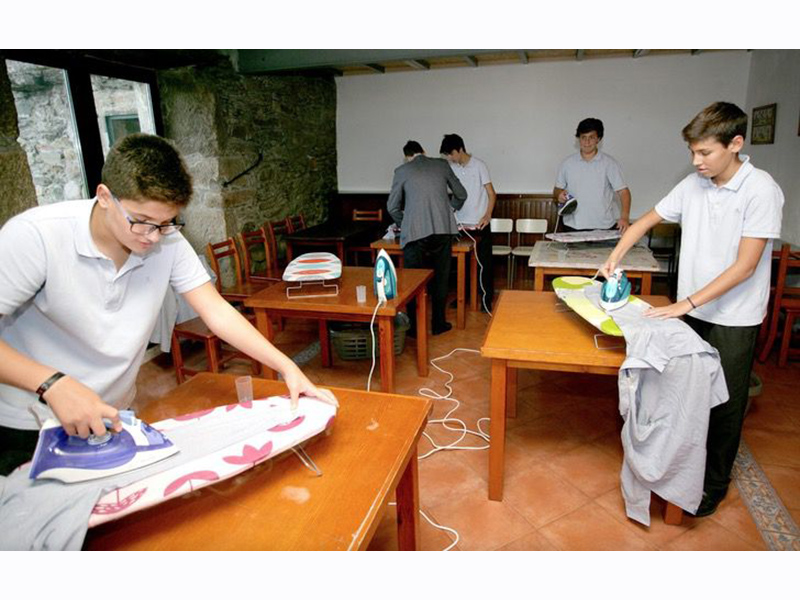 Ebben az iskolában főzni, mosni és vasalni is megtanítják a diákokat - Így készítik fel őket az önálló életre