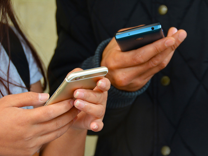 Vádat emeltek az anya ellen, aki 10 éves fiának szexet szervezett a születésnapjára - Videóra vették és posztolták az aktust