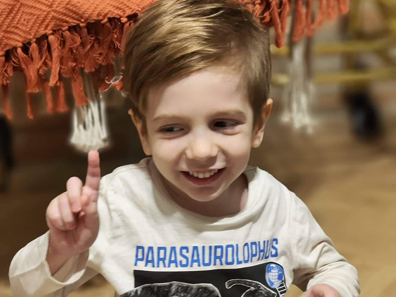 Nézd, milyen ügyes már a kis Zente! - Az SMA-s kisfiú vízi foglalkozásokra is jár, hogy erősödjenek az izmai 