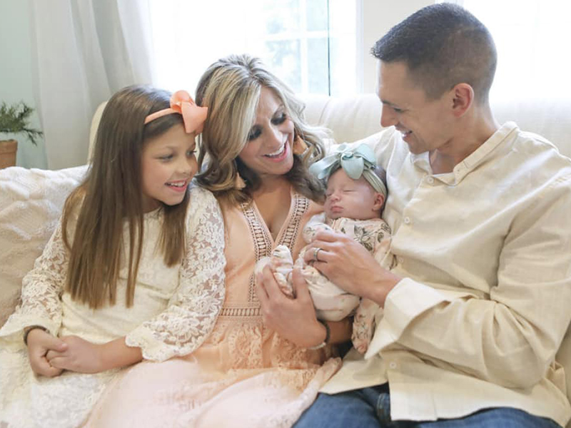 Babamentő inkubátorban talált csecsemőt fogadott örökbe egy rendőr és felesége - Egy napos volt, amikor megtalálták