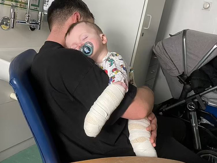 A bölcsődében szenvedett súlyos égési sérüléseket egy kisfiú, miután ráömlött egy vödör fertőtlenítőszer